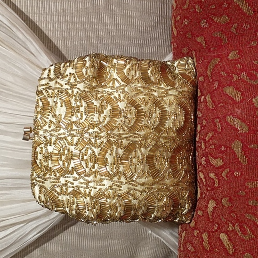 Price Drop Vintage Elegant Gold Beaded Clutch